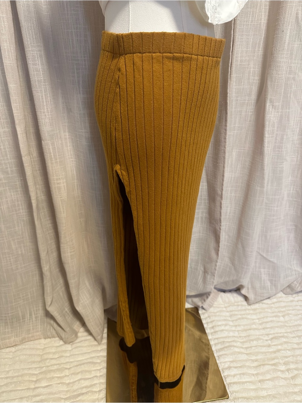 Ronny Kobo Collection Ribbed Midi Skirt with high slit - Picture 2 of 8